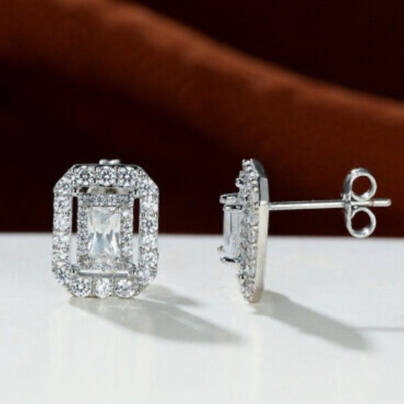 NWT DIAMOND 💎 Stud Earrings
